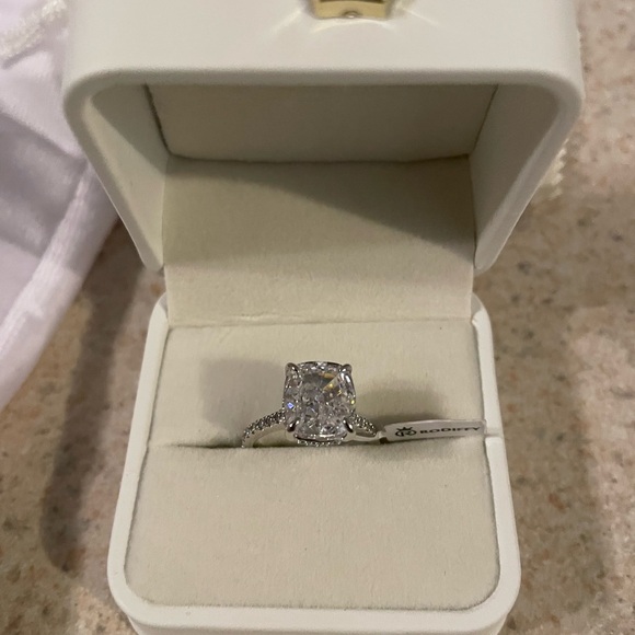 Rodiffy 4CT Cushion Cut Promise Ring 925 Sterling Silver size 6 - Picture 2 of 4